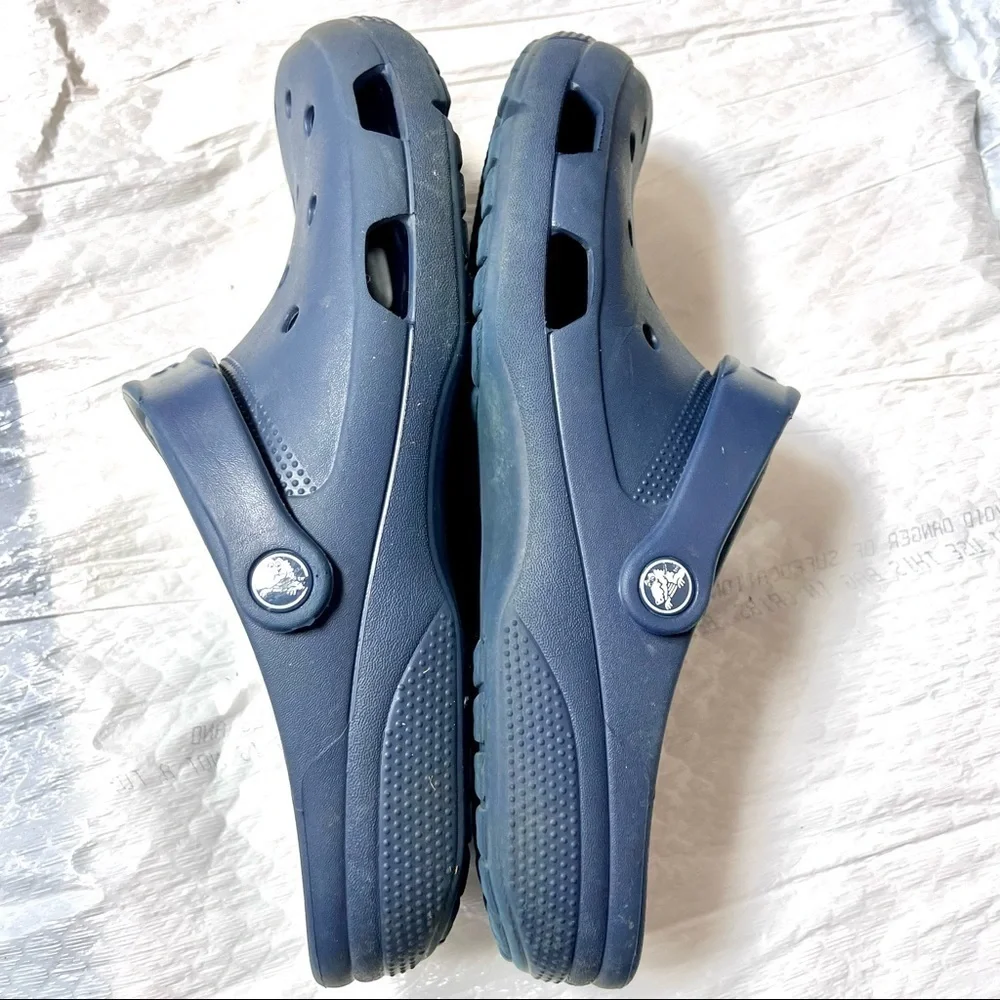 Crocs ICONIC Comfort Classic Vented Clogs in Navy blue mens size 13